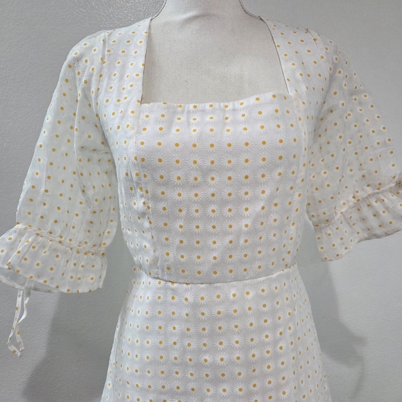 Francesca's Mi Ami Daisy Print Dress - Picture 5 of 7